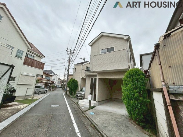 【小山　中古戸建の前面道路含む現地写真】