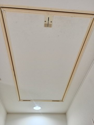 天井部に屋根裏収納スペースを設置