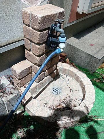 外回りの清掃にも使いやすい水栓設備