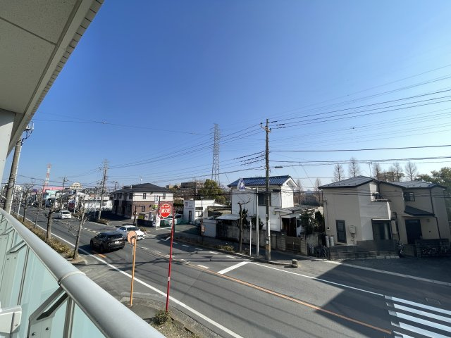 前面棟無しで南東向きのバルコニーは、陽当たり・通風・眺望良好です。　