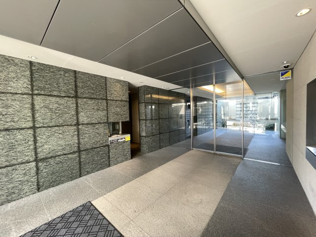 マンションの顔でもある、高級感漂うエントランス。　