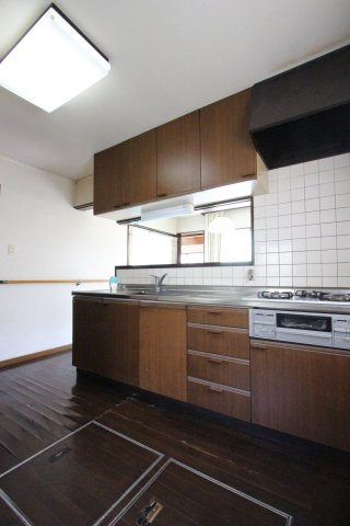 キッチン周辺は広めに確保されています！