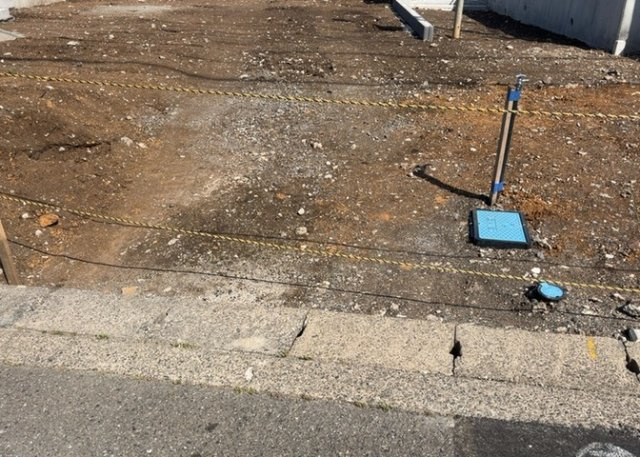 区画図は、土地の形状、境界、道路との関係を詳細に示す図面土地の正確な位置、面積、形状を把握し購入や建築計画の判断に不可欠です。区画整理や開発状況も示され、将来的な土地利用のイメージを掴む上でも重要。　