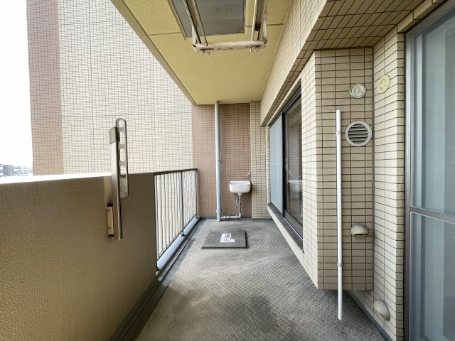 前面棟無しで南向きのバルコニーは、陽当たり・通風・眺望良好です。　
