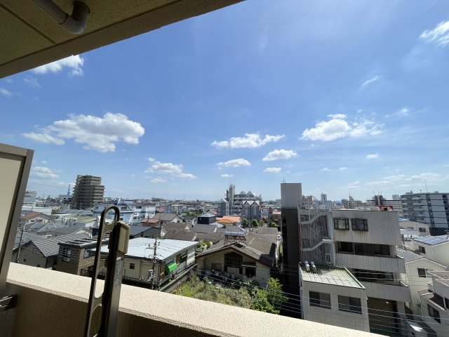 前面棟無しで南向きのバルコニーは、陽当たり・通風・眺望良好です。　