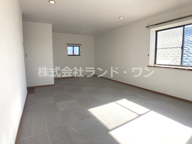 約14.2帖の広々とした洋室
