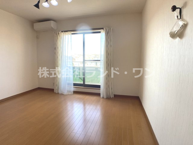 約7.5帖の洋室
