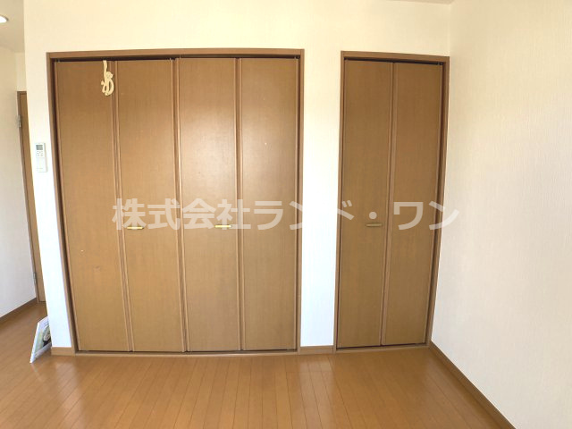 約7.5帖の洋室にある収納