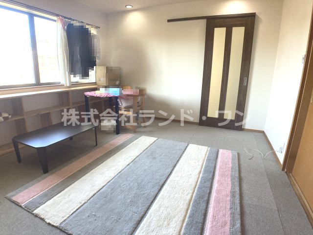 1階　約9帖の洋室