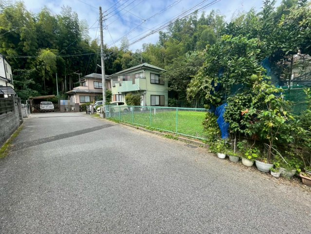 広さと静けさを兼ね備えた前面道路