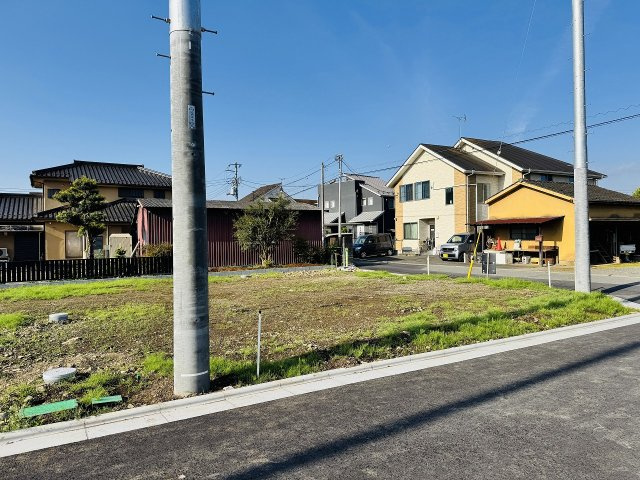 ～閑静で落ち着きのある住宅地内　建築条件の付いていない売地です～