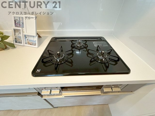 多数の調理器具を同時に使用でき、料理の効率化が可能。省エネで節約になり、様々な料理スタイルに適応できます。また、火力調整が独立しており、手入れや掃除もしやすく、今よりもっとお料理が楽しくなるかも。　