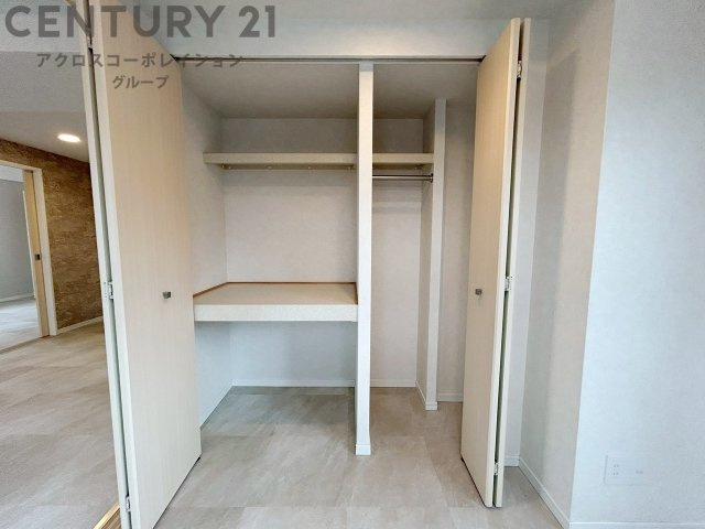 衣類やアクセサリー、小物類の収納が便利で整理整頓がしやすく、部屋の美観を保ちつつ、スペースを最大限に活用できます。衣服のしわやダメージを防ぎ、長持ちさせることができます。　