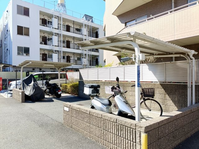 【バイク置き場】