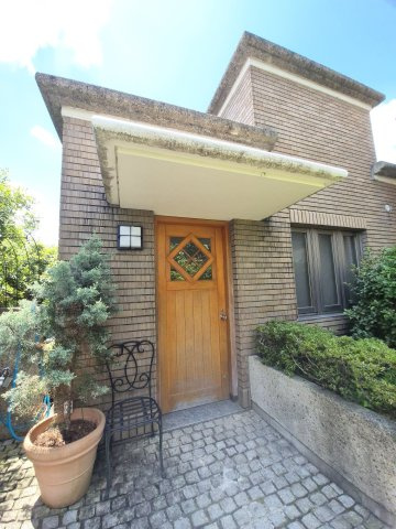鉄筋コンクリート造2階建て