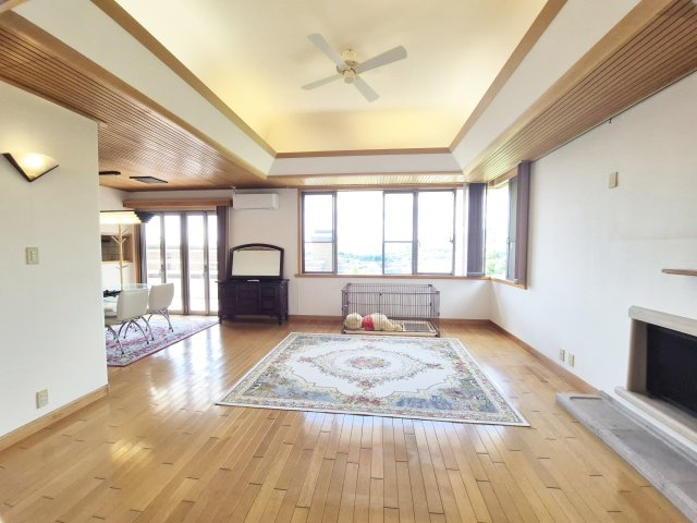 南向き住戸につき、リビングに暖かな太陽光が差し込みます