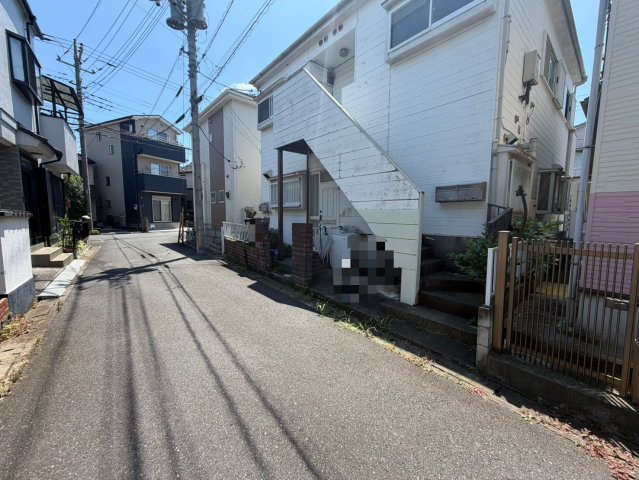 南・北の両面道路で陽当り良好！敷地約33坪・自由設計で夢のマイホームはいかがでしょうか！建築条件なし・お好きなハウスメーカーで建築可能です！