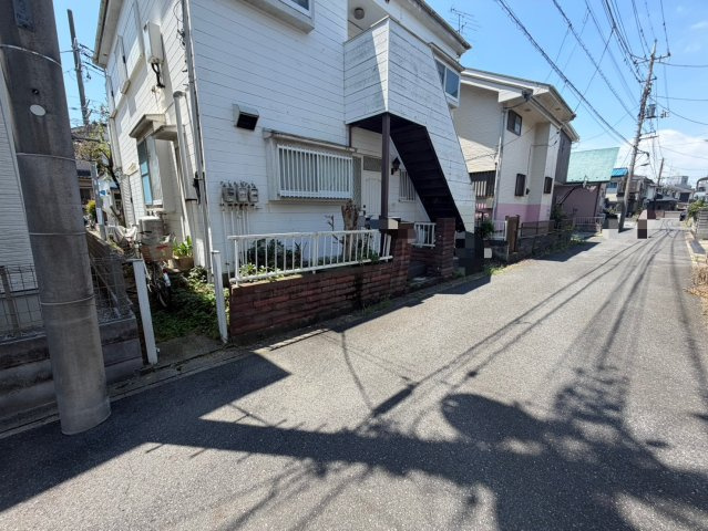 南・北の両面道路で陽当り良好！敷地約33坪・自由設計で夢のマイホームはいかがでしょうか！建築条件なし・お好きなハウスメーカーで建築可能です！