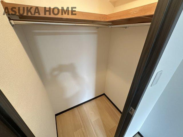 衣類や箱物や思い出の品もたっぷり収納できるので、整理整頓にも◎。お部屋もより広々と使えます。