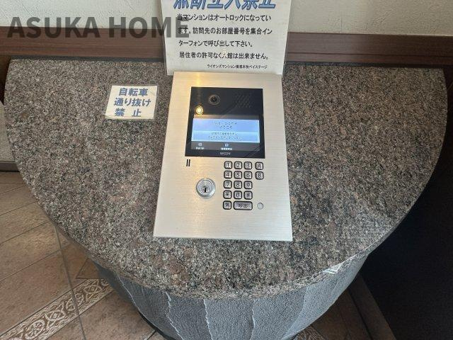 セキュリティー面でも安心のオートロックを完備。