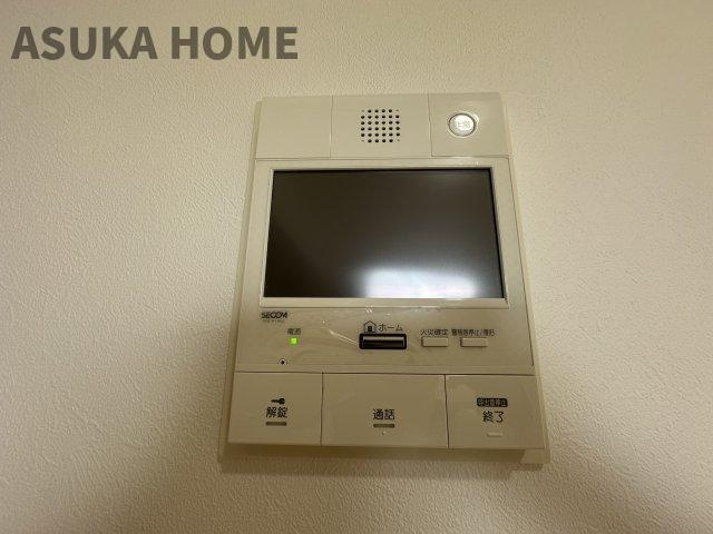 テレビモニター付きなので急な来客時やお子様のお留守番にも安心な設備ですね。