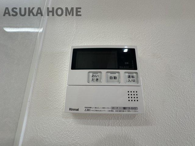 キッチン横にあるのでお料理しながら片手間でお風呂の準備が楽々です。