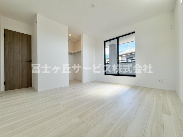 落ち着いて過ごせる寝室です