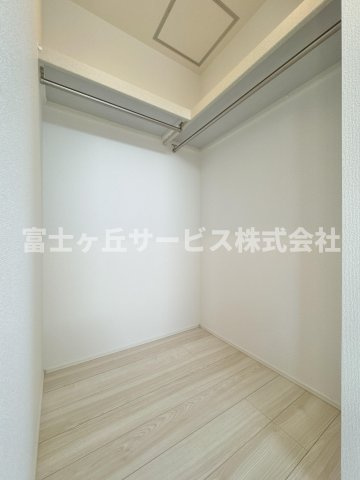 収納豊富なウォークインクローゼット