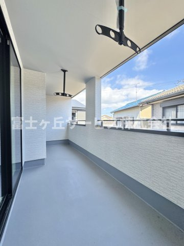 ルーフ付きのバルコニーです