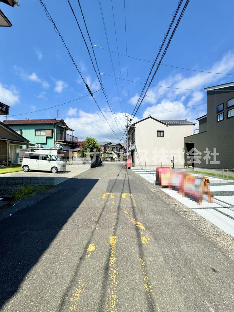前面道路含む現地写真です