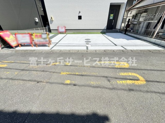 車種により2台駐車可能です