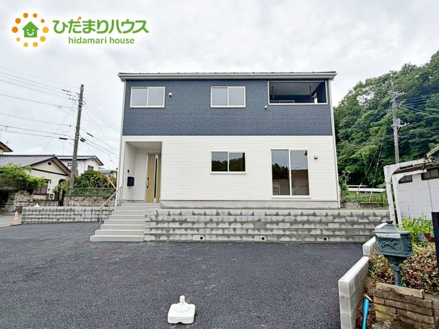 角地は、道路に開けていることから、人目につきやすく防犯性が高い特徴があります。