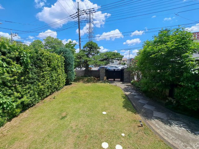 和室からの広々としたお庭