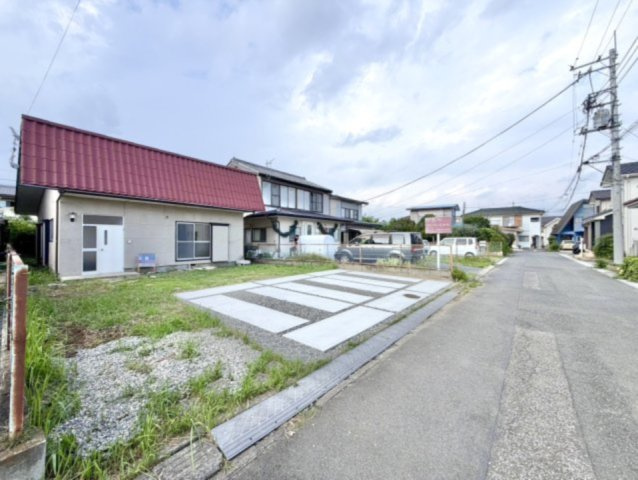■外観｜周囲の見渡しが良く、車の出入りの際も安全確認がしやすいため、小さなお子様がいるご家庭でも安心です♪