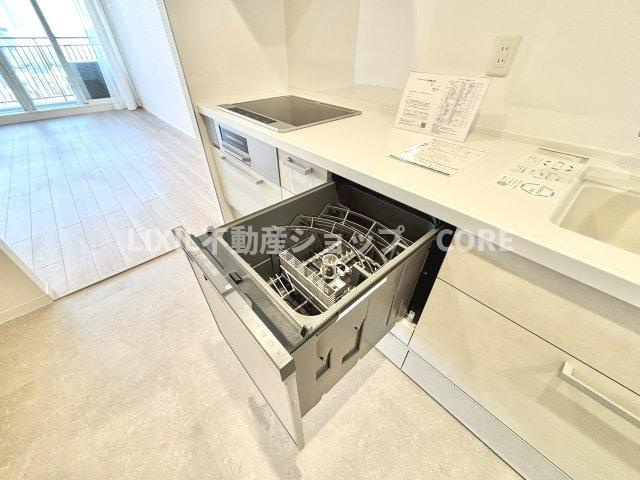 食器洗乾燥機付きで家族の食器もピカピカ。忙しい奥様には欠かせないアイテムのひとつ！