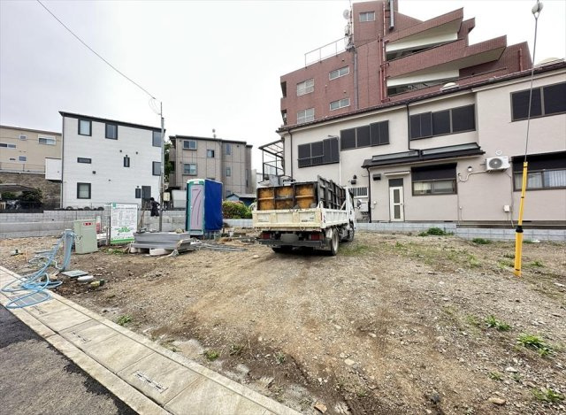 販売現地／2026年4月18日撮影　　小学校まで徒歩10分と近いのでお子様の通学にも便利。