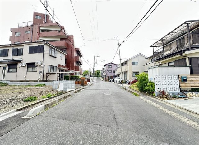 前面道路の様子　　志木の杜公園まで徒歩4分でお子さまものびのび過ごせる住環境です。