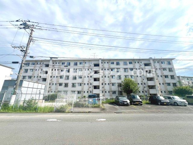 小学校・中学校が近く、子育て環境良好。小さなお子様がいる方には、安心な立地になっております。