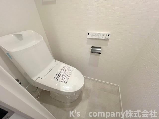 白を基調とした清潔感のあるトイレ◇