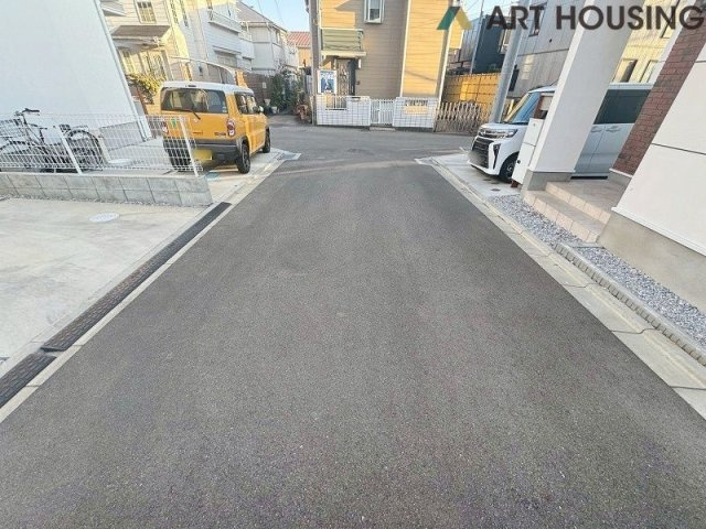 前面道路含む現地写真です