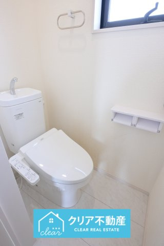 2階のトイレは忙しい朝も家族と分けて使用できます♪