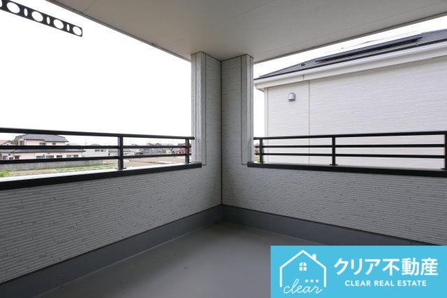 屋根付きのバルコニーは急な雨でも安心です♪急な雨でも安心です♪