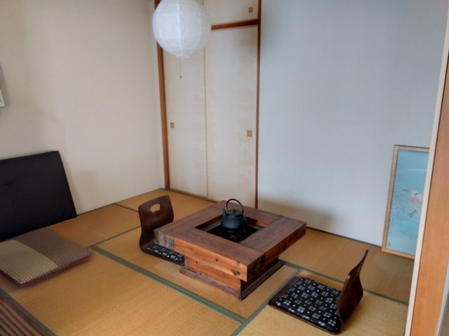 落ち着いた雰囲気の和室でくつろげます。