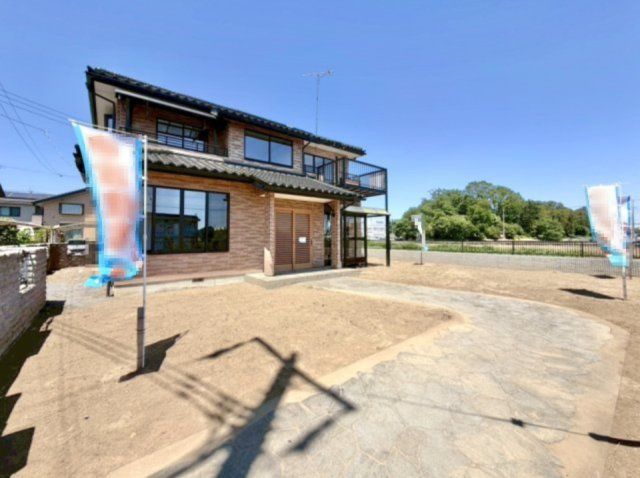 ■外観｜住宅街の中でも圧迫感が少なく、のびのびとした暮らしが叶う立地となっています。