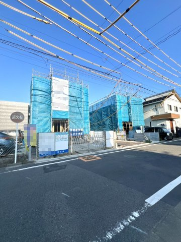 前面道路は約6.0mとゆとりがあり、お車の出し入れもスムーズに行える住環境です。