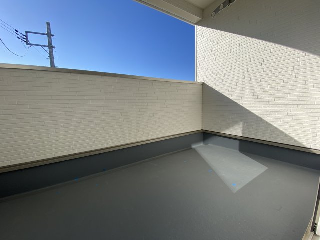 同施工　■□■バルコニーの写真です■□■　お布団など大きいものも、充分に干せる広さがございます。