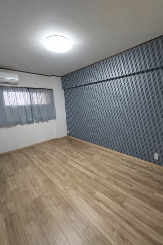 コンパクトで使いやすい洋室です