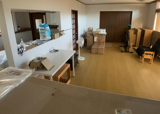 直線タイプはLとDKを一直線に並べた形で対面キッチンのタイプです。一般的なのでよく見かけるかもしれません。直線タイプに似た直接アイランドタイプは、キッチンとダイニングの間に壁がない分広く感じられます。