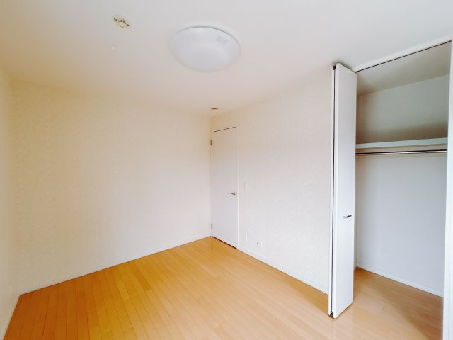 ■2階洋室｜2階各居室には収納をご用意しています♪常にお部屋を綺麗に保てます！小さなお子様も自然とお片付けができるようになるのでうれしいですよね！