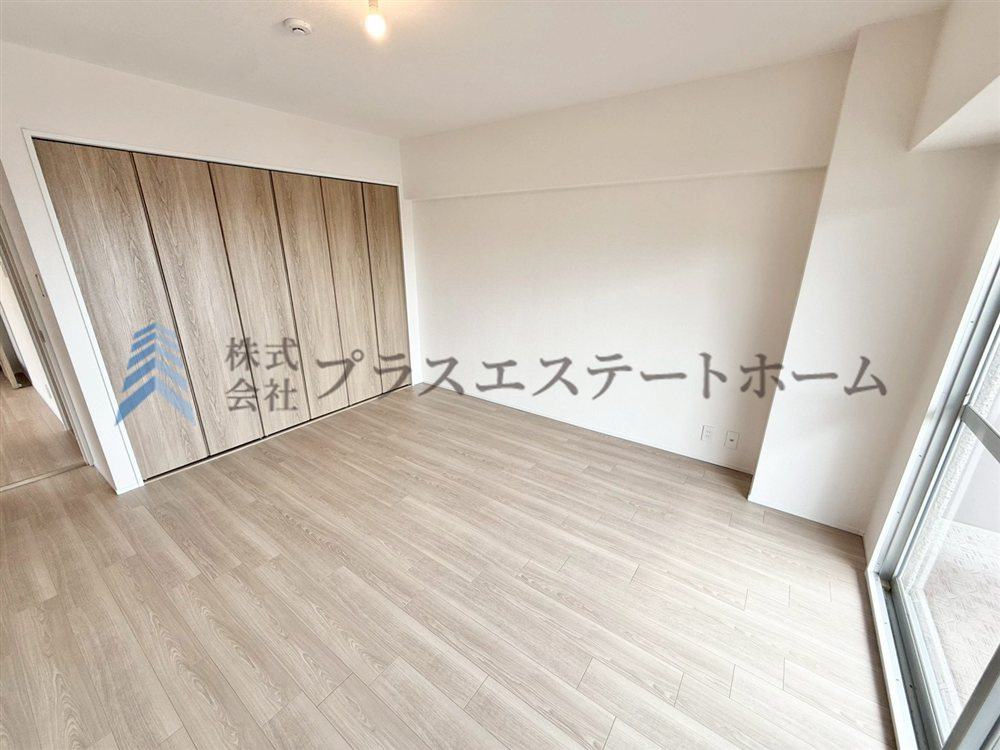 シンプルな洋室でお部屋のコーディネートが楽しめます♪お好みのスタイルに彩ってお気に入りの空間に♪